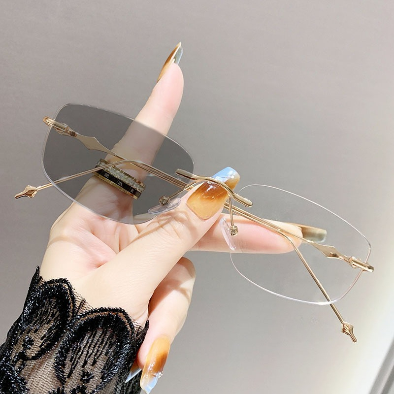 Fashionable Women's Photochrom - Women'S Fashion Glasses With Clear Lenses のレビューと価格