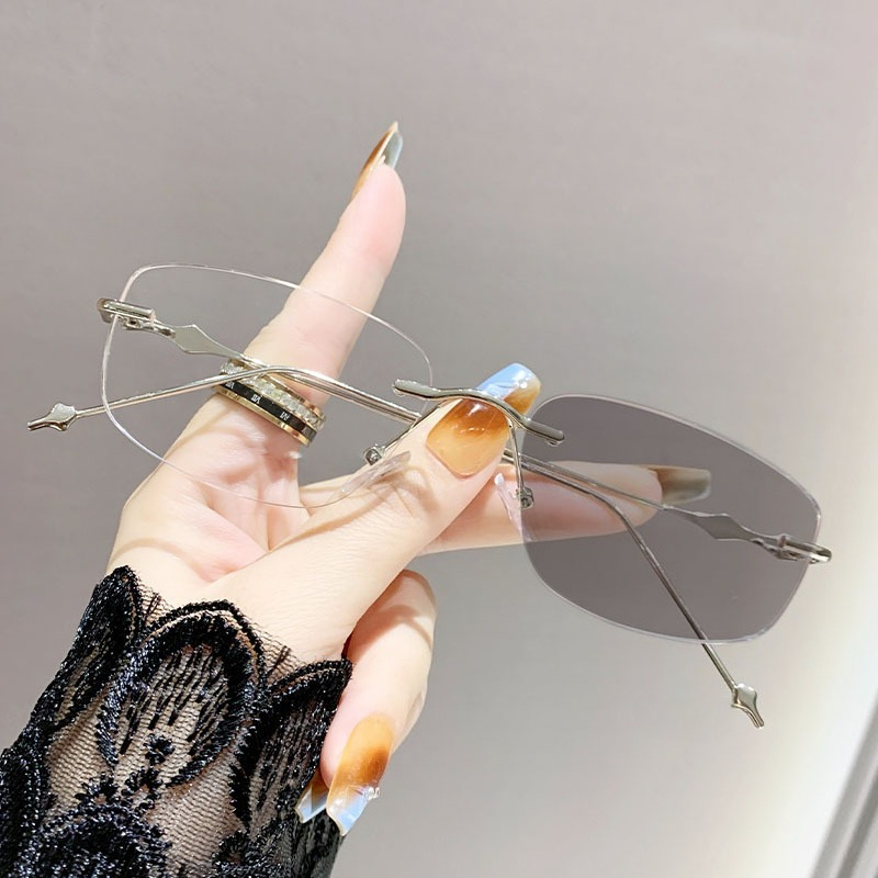 Fashionable Women's Photochrom - Women'S Fashion Glasses With Clear Lenses のレビューと価格